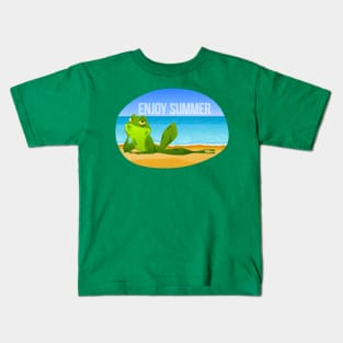 Frog At The Beach. Summer Time Kids T-Shirt